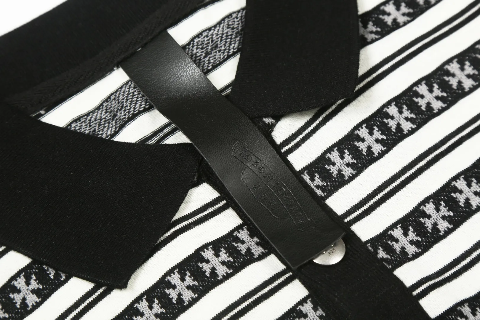 P210 White background picture [Popular item] Code: 25020# Color: Black/Pink/Blue Size: S to - CH Croix heart niche design cross jacquard striped long sleeves brings striped Polo to Next Levels. Loose fit. Same style for men and women. Lazy and casual. Street style. Three colors. Customized style.